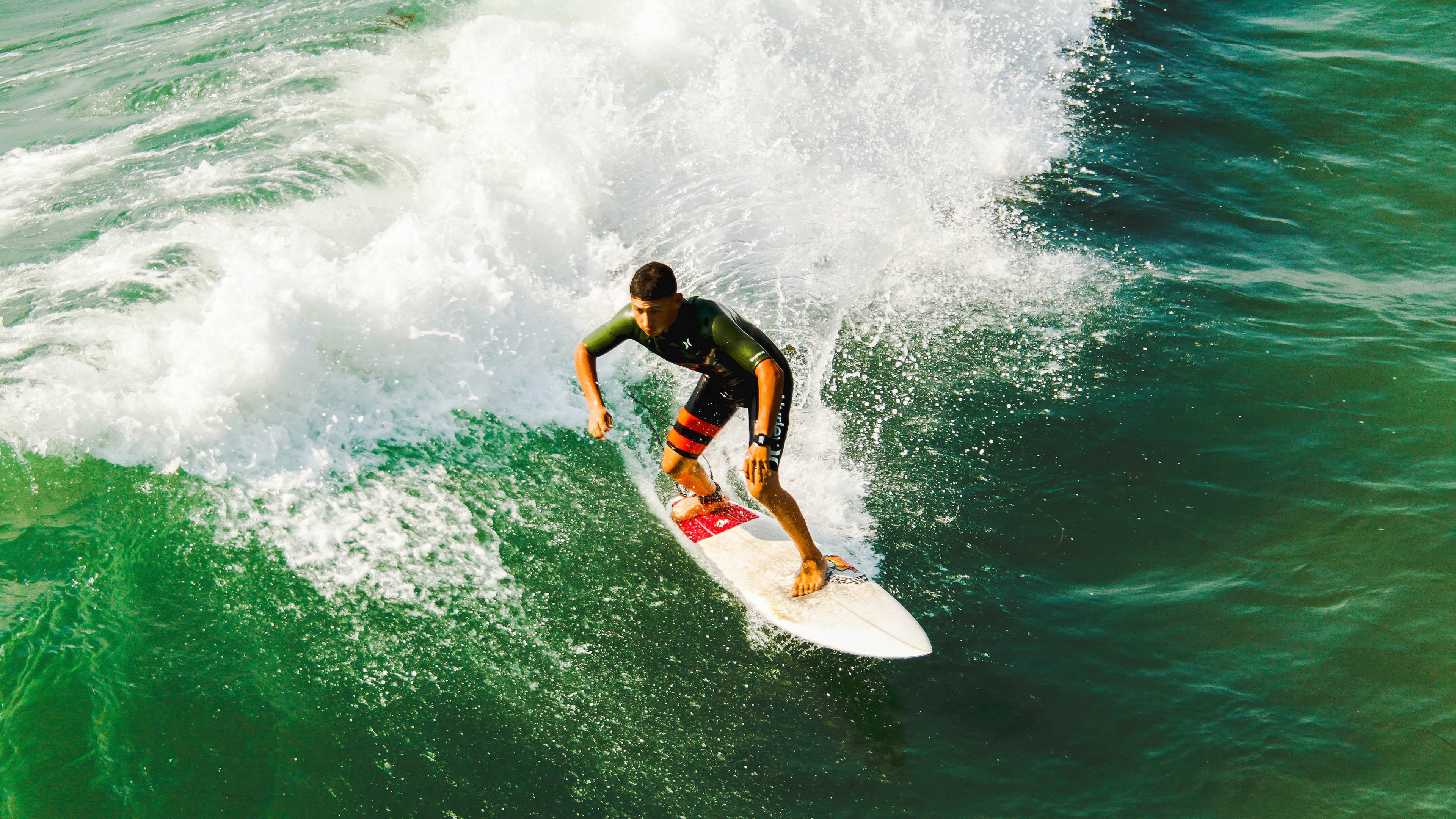 戈麦斯一剑封喉,利物浦一波流击溃沙特豪门