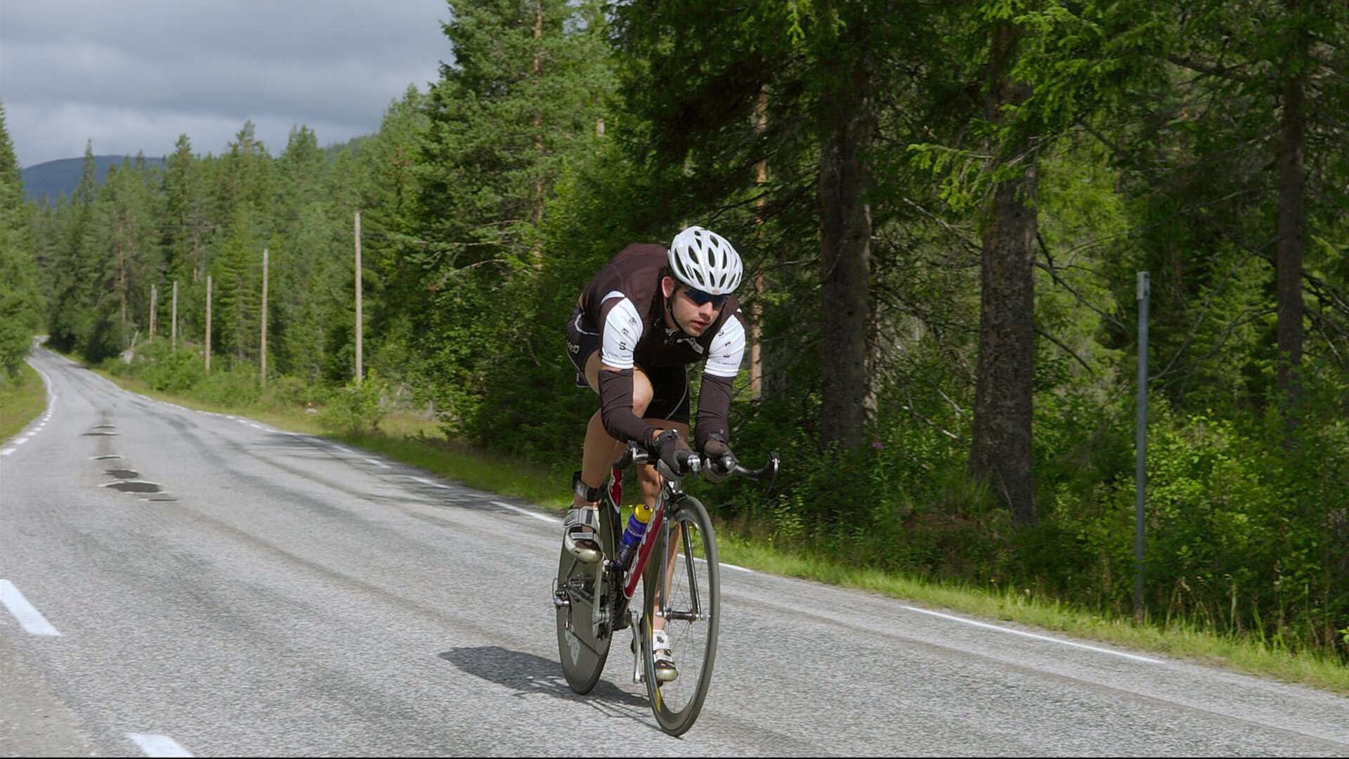 哈斯车队惊天翻盘梅赛德斯，拉塞尔关键制胜改写F1格局